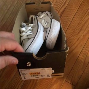 Brand new chuck converses size 5 in women